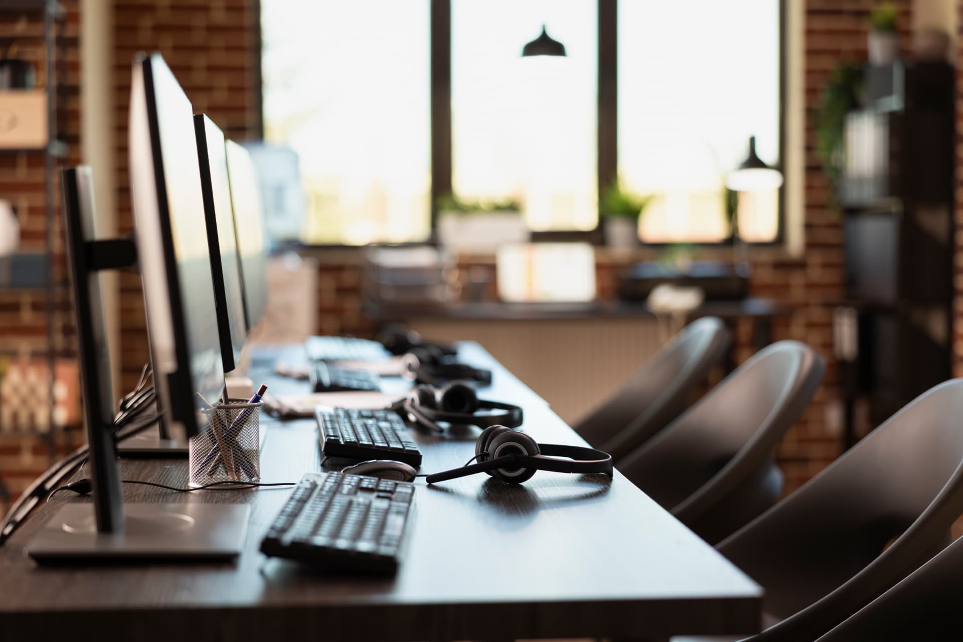 Contact centre workstations with headsets and multiple screens